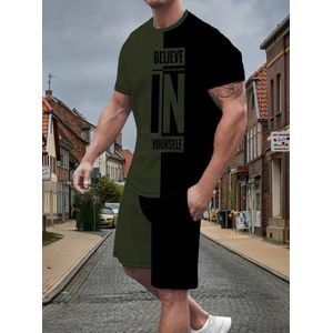 2 delige fijnzittende heren set korte broek met t shirt. Zwart met donkergroen met tekst maat M