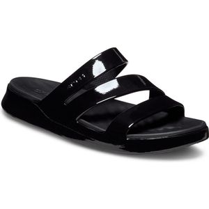 Crocs - Getaway Patent Strappy Slides - Slippers - Zwart - Kunststof