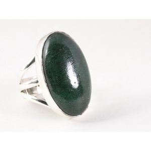 Grote ovale zilveren ring met jade - maat 18.5