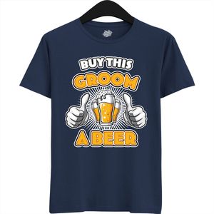 Buy This Groom A Beer | Vrijgezellenfeest Cadeau Man - Groom To Be Bachelor Party - Grappig Bruiloft Bruidegom Heren Shirt - T-Shirt - Unisex - Navy Blue - Maat L