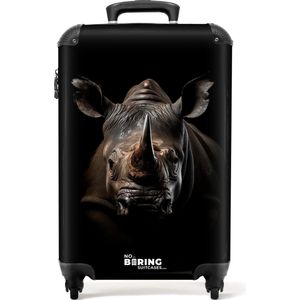 NoBoringSuitcases.com® - Handbagage koffer lichtgewicht - Reiskoffer trolley - Neushoorn vooraanzicht op zwarte achtergrond - Rolkoffer met wieltjes - Past binnen 55x40x20 en 55x35x25