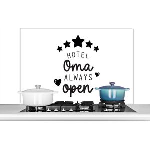 Spatscherm keuken 100x65 cm - Kookplaat achterwand Hotel oma always open - Spreuken - Oma - Quotes - Muurbeschermer - Spatwand fornuis - Hoogwaardig aluminium