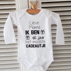 Rompertje met tekst Lieve mama Ik ben dit jaar het mooiste cadeautje | lange mouw | wit zwart | maat 74-80 bekendmaking zwangerschap aanstaande baby jongen meisje unisex