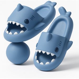 BoefieBoef Blauw Haai Slippers Kind – Schoenmaat 23-26 – EVA Antislip Badslippers Peuter en Kleuter 2-4 jaar – Comfortabel & Ergonomisch – Zwembad, Douche, Strand & Thuis - Verjaardagscadeau tip - Baby Shark Cadeau- Jongens & Meisjes – lengte 16 cm