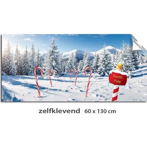Kerstdorp achtergrond - 60x130 cm - sticker zelfklevend - Winterlandschap NoordPool met candycanes - kerstdecoratie binnen