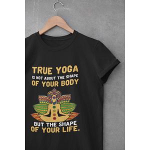 Shirt - True yoga - Wurban Wear | Grappig shirt | Leuk cadeau | Unisex tshirt | Yoga | Yoga nidra | Yoga kleding | Yoga shirt | Yogamat | Zwart