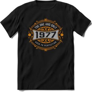 1977 The One And Only T-Shirt | Goud - Zilver | Grappig Verjaardag  En  Feest Cadeau | Dames - Heren | - Zwart - S