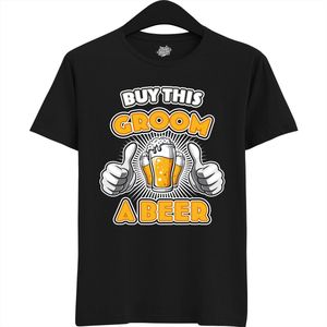 Buy This Groom A Beer | Vrijgezellenfeest Cadeau Man - Groom To Be Bachelor Party - Grappig Bruiloft Bruidegom Heren Shirt - T-Shirt - Unisex - Zwart - Maat 3XL