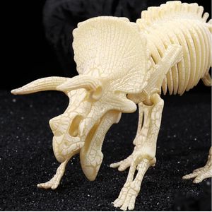 Ukenn Triceratops - Dinosaurus Bouwpakket - Fossiel - DIY - Replica Model - 15cm Groot - Speelgoed - Cadeau - Opgraving