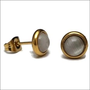 Aramat jewels ® - Oorbellen zweerknopjes wit cats eye goudkleurig chirurgisch staal 8mm