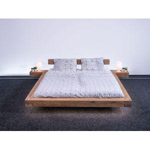 Zwevend eiken bed - Houten bed - 160 x 200 - hoofdbord op buizen - inclusief nachtkastje