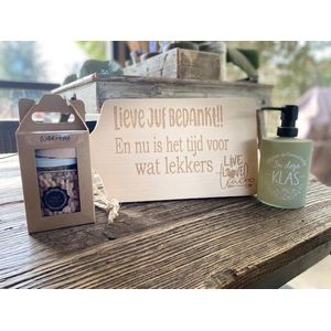 Creaties van hier - serveerplank - juf - zeeppompje in deze klas - giftset soap - 35 cm - hou