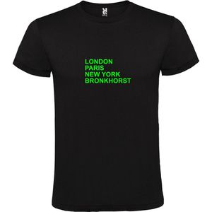 Zwart T-Shirt met “ LONDON, PARIS, NEW YORK, BRONKHORST “ Afbeelding Neon Groen Size XXXL