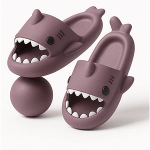 BoefieBoef Paars Haai Slippers Kind – Schoenmaat 23-26 – EVA Antislip Badslippers Peuter en Kleuter 2-4 jaar – Comfortabel & Ergonomisch – Zwembad, Douche, Strand & Thuis - Verjaardagscadeau tip - Baby Shark Cadeau- Jongens & Meisjes – lengte 16 cm