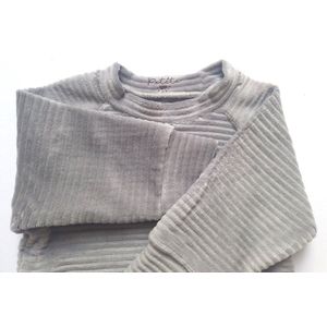 Nakoa Icy Grijs baby trui - zachte textuur | Truitjes & Vestjes | PETITE EvelinaApparel