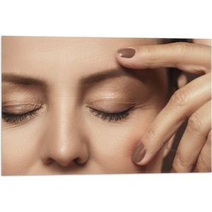 Vlag - Vrouw - Gezicht - Makeup - Mascara - Oogschaduw - Hand - Nagellak - 60x40 cm Foto op Polyester Vlag
