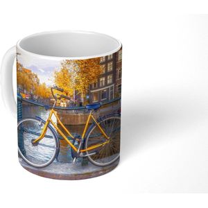 Mok - Koffiemok - Fiets voor de gracht met uitzicht op Amsterdamse architectuur - Mokken - 350 ML - Beker - Koffiemokken - Theemok