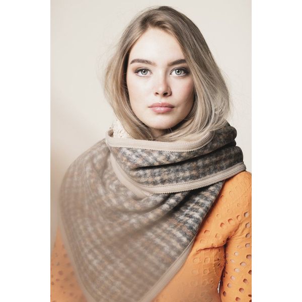 Beige-bruine sjaal met spaghetti-lint borduursel - Mode accessoires online  kopen? Mode accessoires van de beste merken 2023 op beslist.nl
