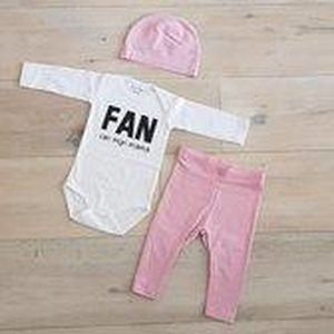 pyjama Baby pakje cadeau geboorte meisje jongen set met tekst aanstaande zwanger kledingset pasgeboren unisex  romper lange mouw wit en broekje| Huispakje | Kraamkado | Gift Set babyset kraamcadeau babygeschenkset