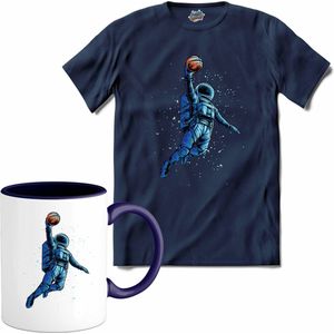 Astronaut Met Basketbal | Ruimte - Astronaut - Basketbal - T-Shirt met mok - Unisex - Navy Blue - Maat XL
