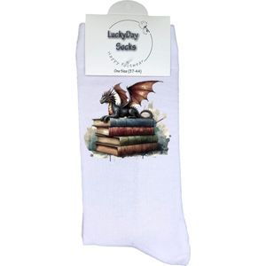 Draak - Opkikker - Grappige sokken - Valentijns cadeau - Verjaardag cadeau - Sinterklaas cadeau - Leuke sokken - Vrolijke sokken - Luckyday Socks - Kerst Sokken - Vaderdag - Moederdag - Beterschap - Boeken - Socks waar je Happy van wordt - Maat 37-44