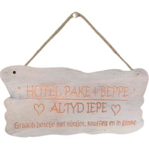 WoodR | Tekstbord | Hotel Pakke & Beppe |  Fries Dialect | Cadeau | opa en oma