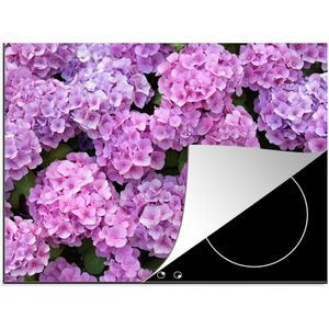 KitchenYeah® Inductie beschermer 77x59 cm - Bloemen - Hortensia - Struik - Roze - Bloemblaadjes - Kookplaataccessoires - Afdekplaat voor kookplaat - Inductiebeschermer - Inductiemat - Inductieplaat mat