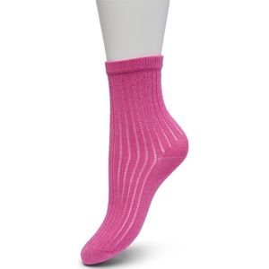 Bonnie Doon Korte Zachte Glitter Sokje met Opengewerkt Ribpatroon Dames Knal Roze maat 36/42 - Glitter - Zacht Metalic draad - Gladde Teennaad - Luxe - Trendy - Polyamide Vochtregulerend - Mode - Uniek - Pink Yarrow - BP231404.321