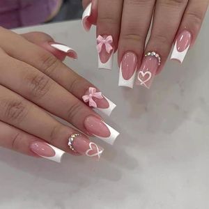 JHubers Goods - Valse nagels met Franse kant en hartdesign - Set van 24 stuks - Middelgroot vierkant formaat - Inclusief strik - Zelfklevende valse nagels met trendy designs.