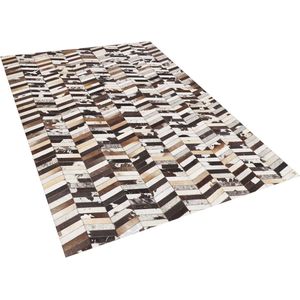 AKYELE - Patchwork vloerkleed - Bruin - 140 x 200 cm - Koeienhuid