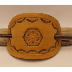 Beige lederen haarspeld bloem + houten haar stok - bloemen haarspeld - dames haarspeld - vrouwen haarspeld - meisjes haarspeld - vrouwelijke haarspeld - charmanten haarspeld - zonnig dagen haarspeld - haarspeld allerdaagse - eenvoudige haarspeld