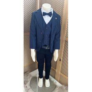 luxe jongens kostuum-kinderpak- kinderkostuum-4 delige set -marineblauwe blazer, vest, broek, hemd, vlinderstrik-donkerblauwe kostuum -bruidsjonkers-bruiloft-feest-verjaardag-fotoshoot- 3 jaar