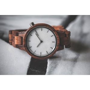 Laimer, houten horloge, 0070-MARMO ROSE, rozenhout met een wijzerplaat van Lasa-marmer.