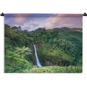 Wandkleed Diep in de jungle - Zonsondergang achter hoge waterval in Costa Rica Wandkleed katoen 60x45 cm - Wandtapijt met foto