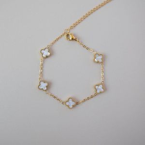 Aurélia - Luxe Klaver Armband - Goudkleurig - Roestvrijstaal - 5 Stuks Klavertje Vier