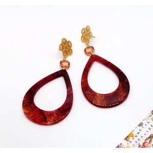 Jeannette-Creatief® - Resin - Red Pink Glitter Crystal Glass Golden Flower - Dames Oorbellen - Rode Oorbellen - Bordeauxrood - Oorbellen - Big Earrings - Bordeauxrode Oorbellen - Sieraden - Rode Sieraden