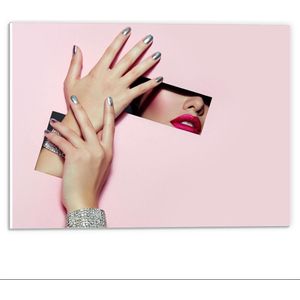 Forex - Vrouwelijke Lippen en Handen door Roze Doek - 40x30cm Foto op Forex