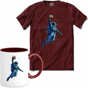 Astronaut Met Basketbal | Ruimte - Astronaut - Basketbal - T-Shirt met mok - Unisex - Burgundy - Maat XL