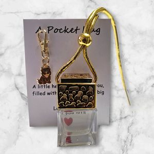 Auto parfum + Pocket hug - Little dog on board Pitbull Puppy - 8ml - Black scent - Traditional Ritual Overseas - Autogeurtje - Auto parfum - Auto parfum mannen - Auto parfum vrouwen - Verjaardag - Vaderdag - Moederdag - Verjaardagscadeau