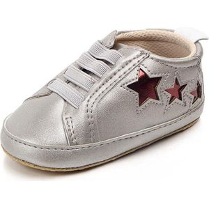 Zilveren sneakers met rode sterren - Kunstleer - Maat 19/20 - Zachte zool - 6 tot 12 maanden