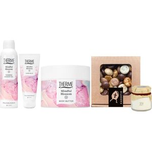 Therme Cadeauset Sinterklaas Mindful Blossom - Therme Bodybutter Mindful Blossom - Therme Shower Foaming Mindful Blossom - Liv 'n Taste Chocolade Kruidnoten Mix Kadootje