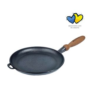 MAYSTERNYA Pannenkoekenpan Gietijzer met Houten Handvat - ø 24 x 2,5 cm - Gietijzeren Pan voor alle warmtebronnen - Crepe Pan - Ontbijt - Gezond Koken - Hittebestendig Handvat - Hoogwaardig Gietijzer - Keuken Essentials - Cadeau - PFAS vrij - Zwart