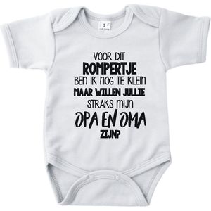 Baby romper met tekst zwangerschap aankondiging | Voor dit rompertje ben ik nog te klein maar willen jullie mijn Opa en Oma zijn? | Wit | korte mouw | maat 56 cadeautje zwangerschap aankondiging bekendmaking |Cadeautje 100% katoen.