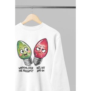 Foute kersttrui - Working over the holidays - Wurban Wear | 18+ | Grappige sweater | Leuk cadeau | Unisex sweater | Oversized sweater | Kersttrui heren | Foute kerstkleding | Kerst sweater | Kersttrui dames | Foute kersttruiendag 2025 | Wit
