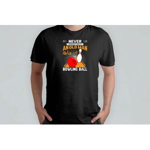 Never Underestimate An old man With A bowling ball - T Shirt - BowlingFun - StrikeTime - BowlingLife - PerfectGame - BowlingPlezier - StrikeTijd - BowlingLeven - GootBal