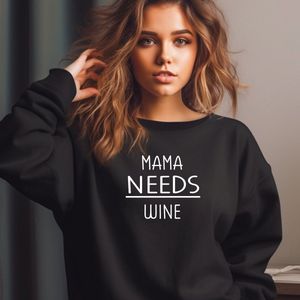 Dames Sweater- Mama Needs Wine- Zwarte sweater-wijnen- Wijn trui-Maat M- Moederdag tip
