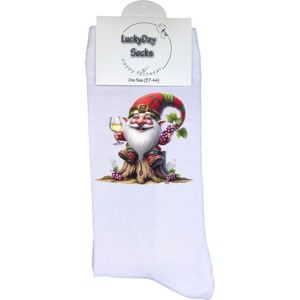 Gnoom - Opkikker - Grappige sokken - Valentijns cadeau - Verjaardag cadeau - Sinterklaas cadeau - Leuke sokken - Vrolijke sokken - Rode Wijn - Kerst Sokken - Vaderdag - Moederdag - Kerstcadeau - Socks die Happy maken - Maat 37-44