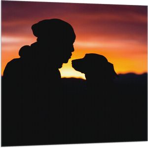 WallClassics - Vlag - Silhouet van Man met Muts met Zijn Hond - 100x100 cm Foto op Polyester Vlag