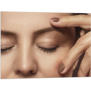 Vlag - Vrouw - Gezicht - Makeup - Mascara - Oogschaduw - Hand - Nagellak - 80x60 cm Foto op Polyester Vlag