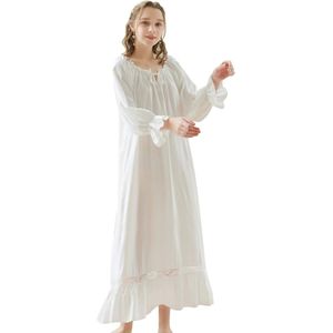 Victorian Katoenen Nachtjapon met Kant Vintage Slaapshirt met Lange Mouwen
